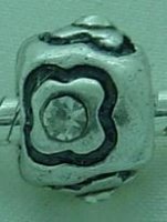 EB171 - Bead with flower and stone